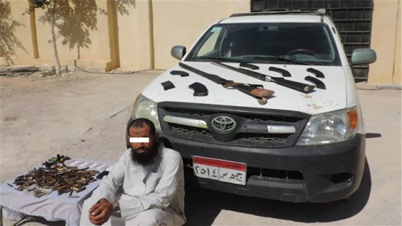 ضبط أحد الأشخاص وبحوزته 100 قرص مخدر و2 بندقية خرطوش و264 طلقة نارية وخرطوش
