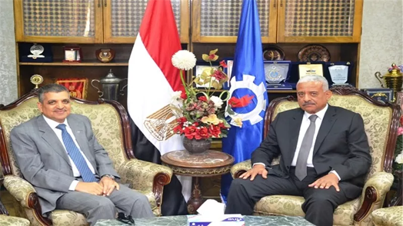 محافظ السويس يستقبل نائب رئيس هيئة القناة