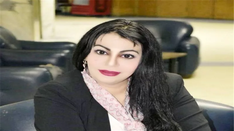 مذيعة القذافي تكشف أسراره: انتفاضة تسيطر على طرابلس.. وهذا سر إستعانة الرئيس الليبي بالحرس النسائي 