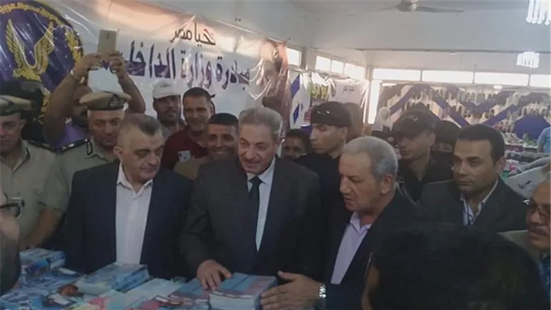 مدير امن الدقهلية يفتتح معرض مستلزمات المدارس بميت سلسيل