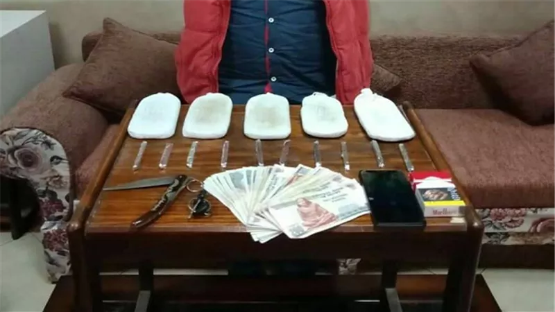 ضبط حلاق المنصورة وبحوزة كمية كبيرة من البانجو وسلاح ناري بالدقهلية