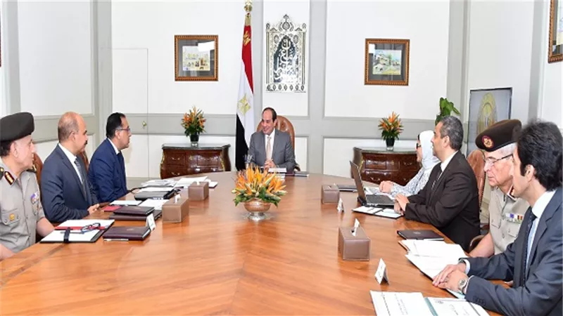 الرئيس يجتمع مع رئيس مجلس الوزراء ووزيرة الصحة والسكان