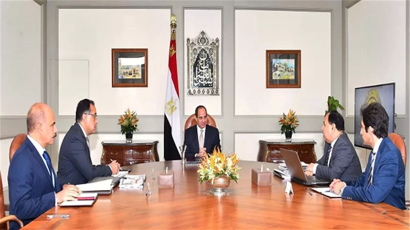 الرئيس يجتمع مع رئيس مجلس الوزراء ووزير المالية