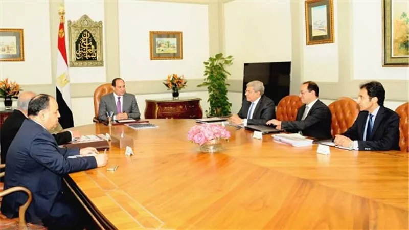 السيسي يكلف المالية بزيادة عائدات الدولة وخفض المديونية وعجز الموازنة