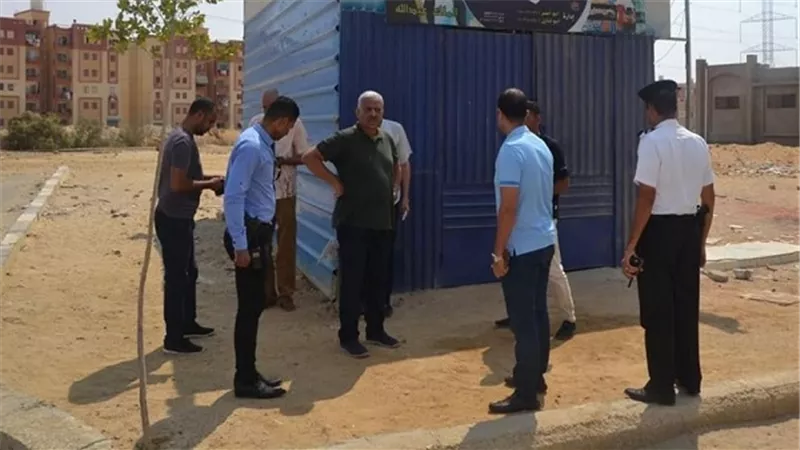 محافظ السويس يمنح رئاسة حى عاقة مهلة اسبوع لرفع القمامة من الشوارع
