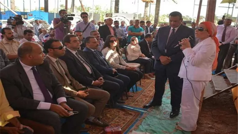وزيرة البيئة ومحافظ البحيرة فى جولة تفقدية لمكامير الفحم المطورة برشيد 