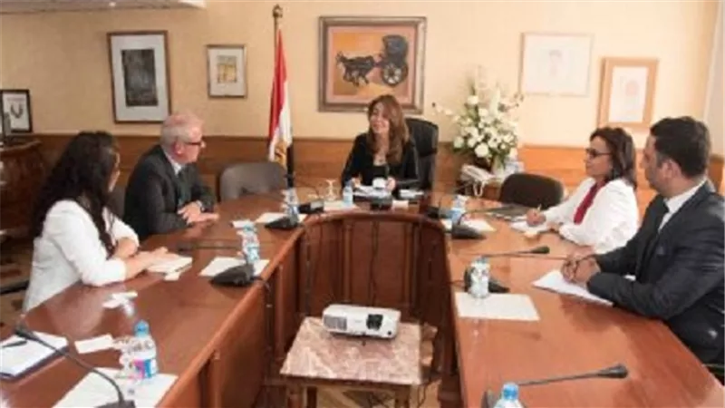غادة والى تستقبل ممثل المنظمة الدولية للهجرة بمصر
