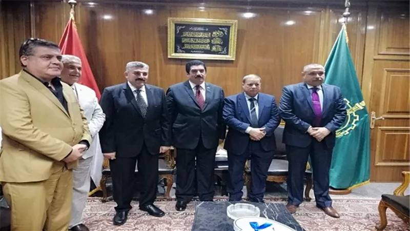 محافظ القليوبية يناقش خطة لتطوير وتوسعة للطرق بالتنسيق مع شركات البترول 