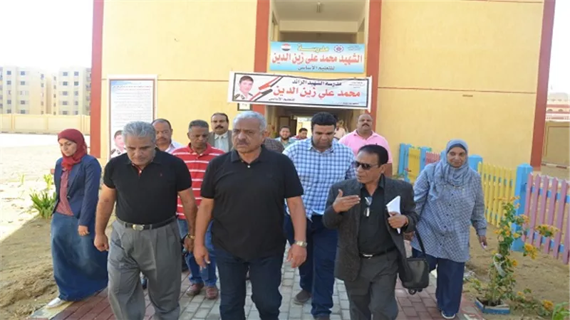 محافظ السويس يوجه بالتواصل بين المدرسين وأولياء الأمور للإرتقاء بالتعليم