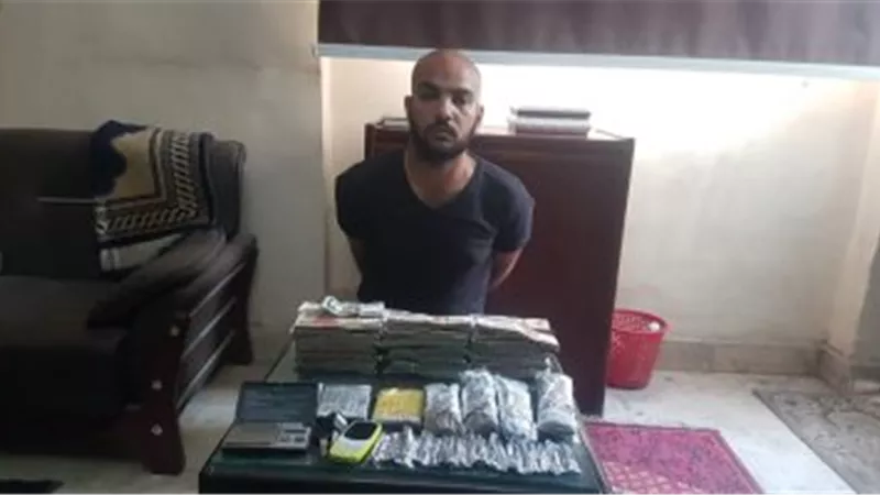 القبض على متهم بحوزته كيلو حشيش بالبساتين