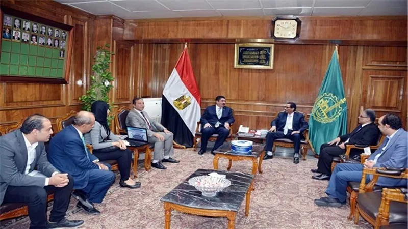 محافظ القليوبية يستقبل لجنة من جهاز مشروعات الخدمة الوطنية بالقوات المسلحة لإنشاء مشروعات بالمحافظة