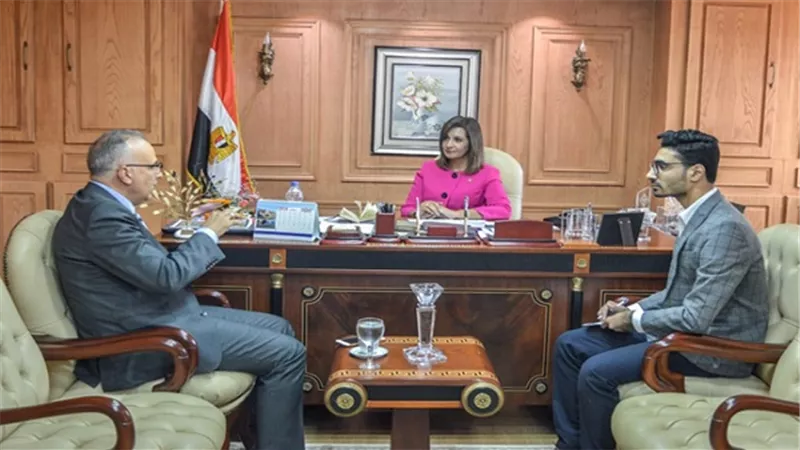وزيرة الهجرة تلتقي هاني سلويلم لمتابعة تطوير مدرسة جمال عبدالناصر ببولاق 