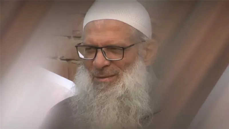 الممنوع من صعود المنبر.. الداعية السلفي محمد رسلان 