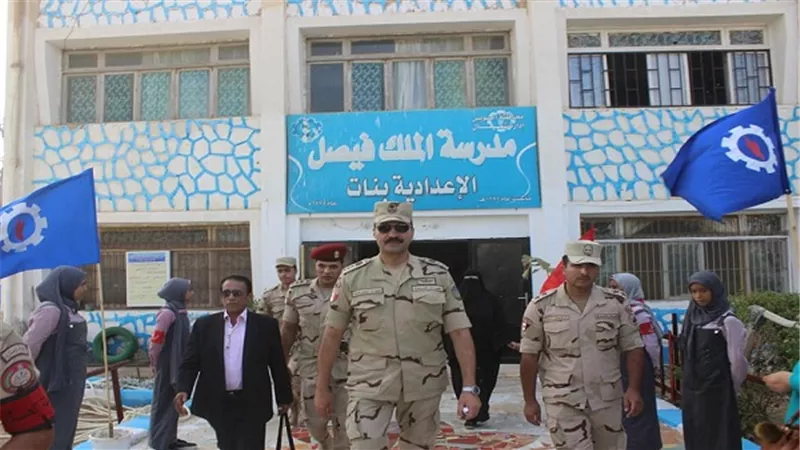 بالصور.. مدارس السويس تستقبل قيادات الجيش الثانى والثالث وسط حفاوة بالغة