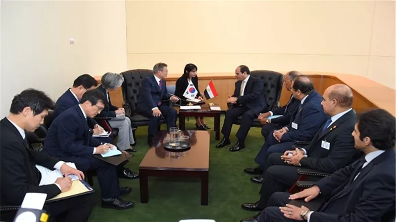 الرئيس السيسي يلتقي مع رئيس كوريا الجنوبية