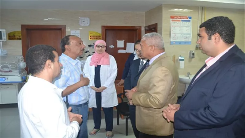 بالصور.. محافظ السويس يتفقد المستفى العام ويشدد علي توفير أدوية للمرضي