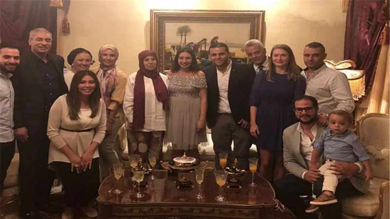 تهنئة من القلب الى القلب.. مبروك للعروسين