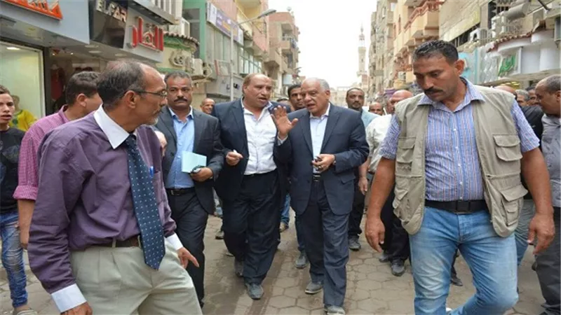 محافظ الجيزة يتفقد الشارع السياحى بكرداسة