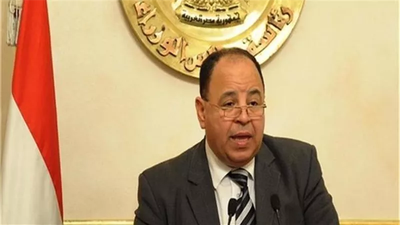 وزير المالية يؤكد على ضرورة الالتزام بتعليمات وزارة المالية بصرف رواتب العاملين بالدولة من 24 وحتى 28 من كل شهر
