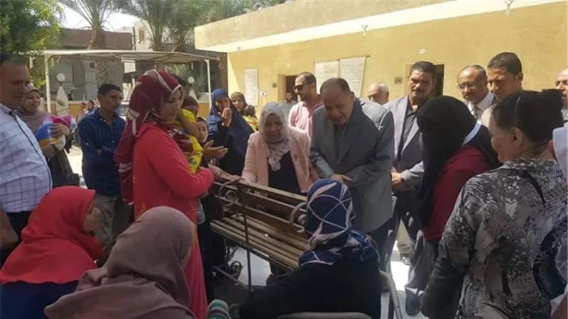 محافظ الفيوم يتابع أعمال حملة مسح فيروس c ويقوم بجولة تفقدية