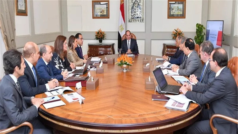الرئيس السيسي يجتمع مع المجموعة الوزارية الاقتصادية
