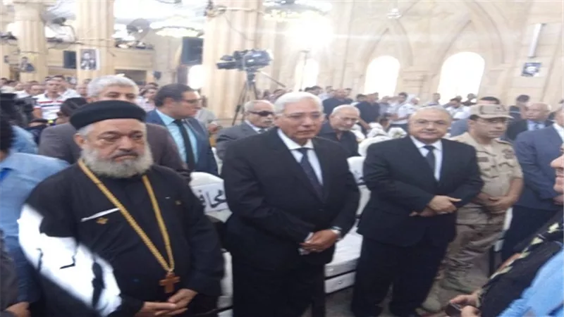 محافظ الدقهلية فى وداع قداسه الأنبا بشوى مع المستشار العسكرى والقيادات الكنسية 