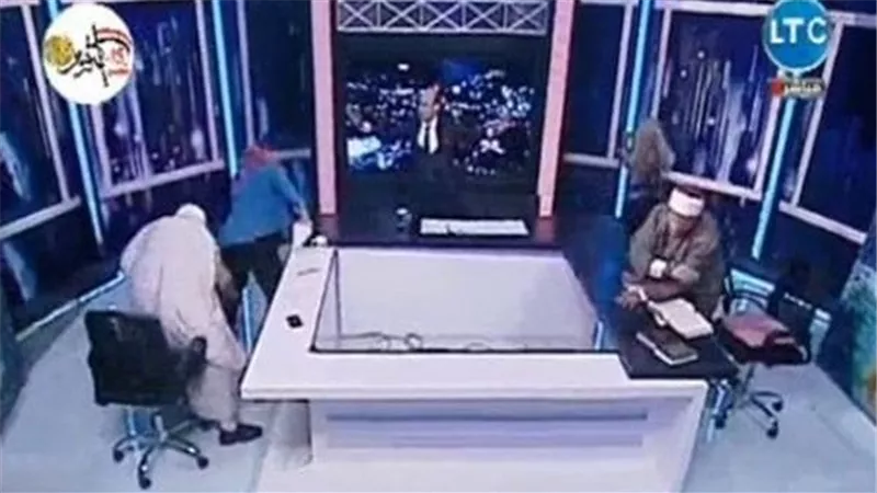 مشادة كلامية وتراشق بالألفاظ بين داعيين في 