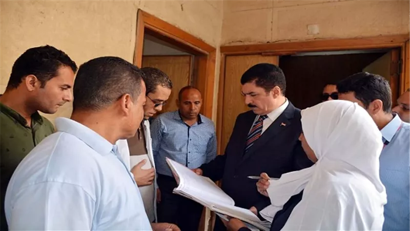 محافظ القليوبية يقوم بجولة مفاجئة لمركز ومدينة الخانكة ويزور مستشفى الخانكة المركزي