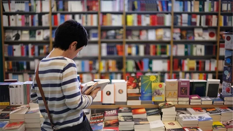 معرض الكتاب يشارك السوايسة افراحهم باعياد اكتوبر وعيدهم القومى