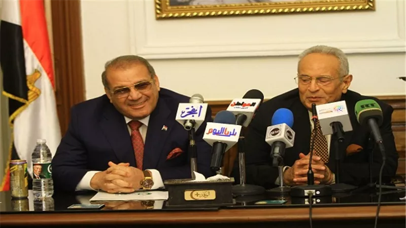 راتب يهدي أبناء الوفد 10 منح دراسية بجامعة سيناء
