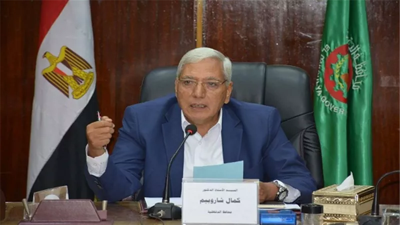 شاروبيم.. يضبط سائق نقل يلقي بمخلفات مباني في الطريق العام فجر اليوم بالمنصورة