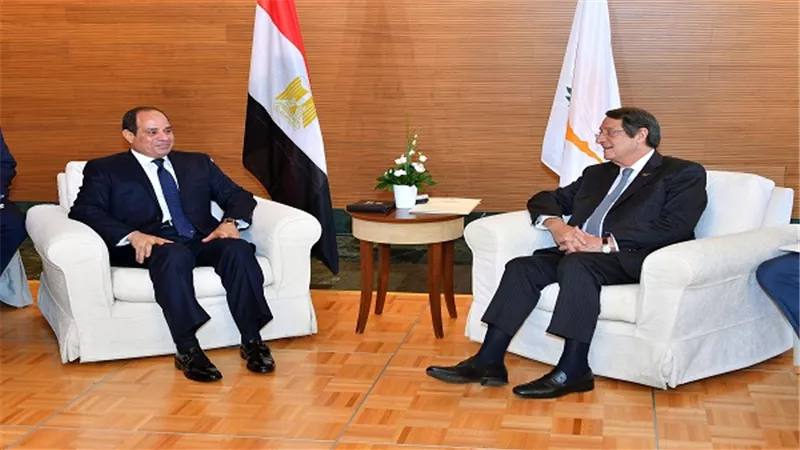 السيسي يلتقي مع الرئيس القبرصي لآلية التعاون الثلاثي