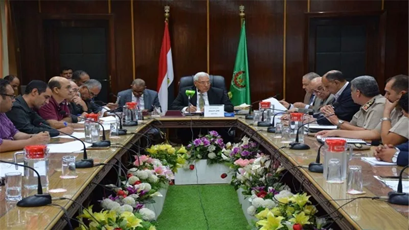 محافظ الدقهليه.. يطالب رؤساء الأحياء والمدن بضرورة عودة الرصيف للمواطنين