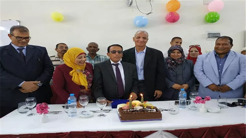 بالصور.. تعليم السويس تحتفل بتكريم وكيل الوزارة لبلوغه سن التقاعد