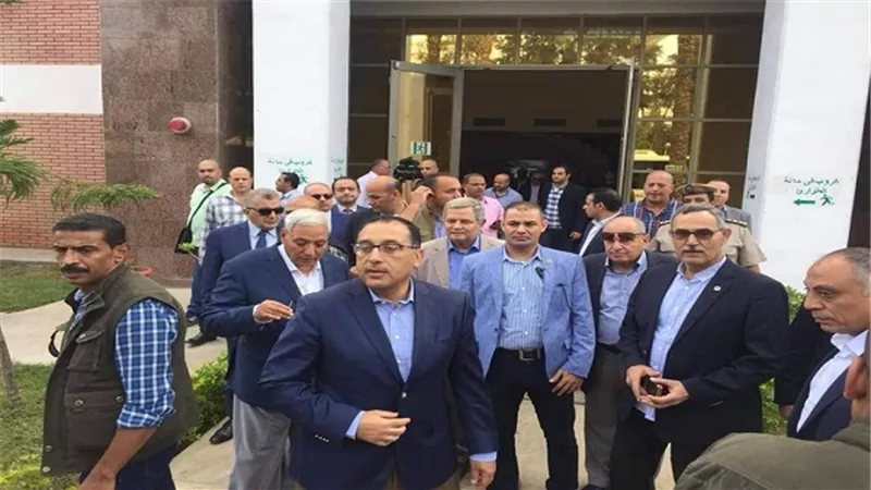 بالصور.. جولة رئيس الوزراء بمحطة مياه ميت خميس والمعمل المركزي بالدقهلية