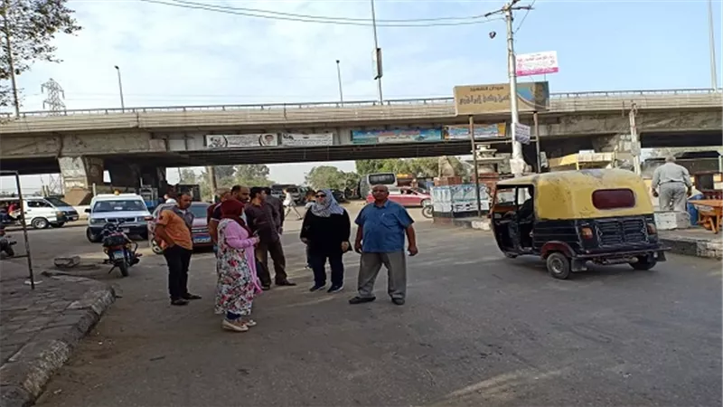 رئيسة مدينة قها تقود حملة لرفع الاشغالات بمدخل المدينة 
