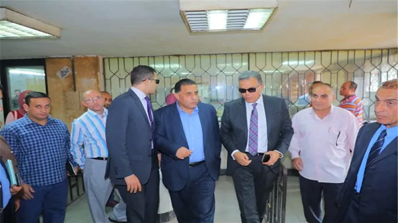 وزير النقل يستقل قطار رقم  ٩١٥ من بنها الى الاسكندرية ويطمئن على مستوى الخدمة المقدمة لجمهور الركاب 