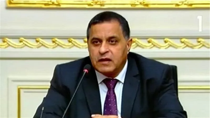 رئيس هيئة السكة الحديد يشدد على قيادات منطقة غرب الدلتا العمل على تحسين مستوى الخدمة 
