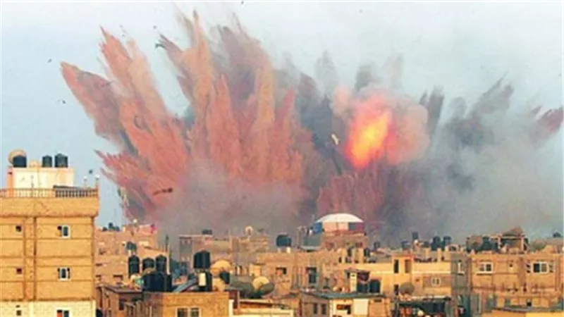 مقتل 14 في قصف للحوثيين على منازل المدنيين في تعز
