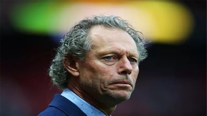 مدرب بروج: نأمل في معجزة للفوز على مانشستر يونايتد