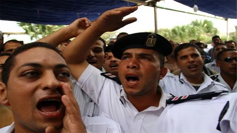 بلاغ للنائب العام لتطبيق قانون التظاهر على أمناء الشرطة