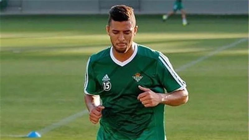 بالفيديو.. مدرب بيتيس يكشف سبب استبعاد 