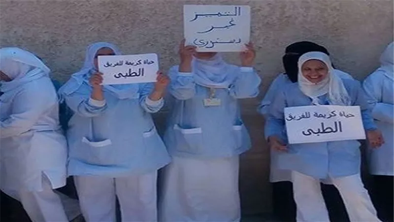 بالصور.. وقفة احتجاجيه للعاملين بمبرة كفرالدوار