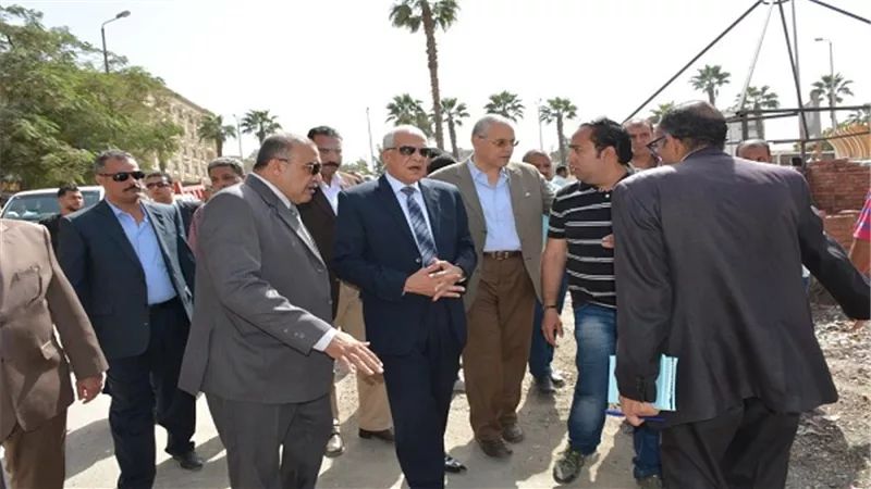 محافظ الجيزة لرئيس حى العمرانية: هات الـ 13 برج المخالفين دول على الارض 