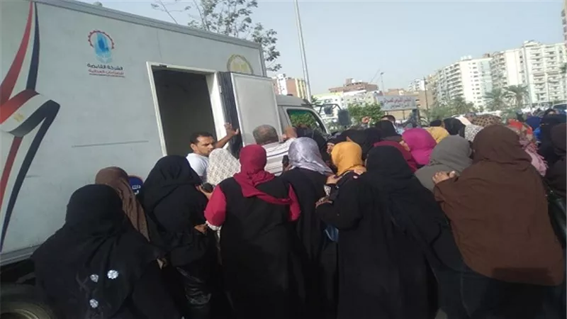 بالصور.. اوقاف السويس توزع ٣ طن لحوم على الاسر الاشد احتياجا