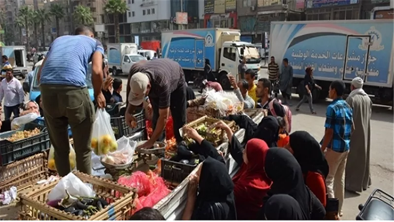 الجيزة تحاصر الاسواق بقوافل تموينية تبيع بنصف الثمن