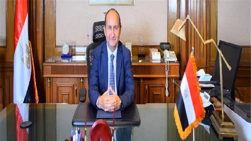 وزير التجارة والصناعة يتلقى تقريراً حول مؤشرات أداء الكفاية الإنتاجية 