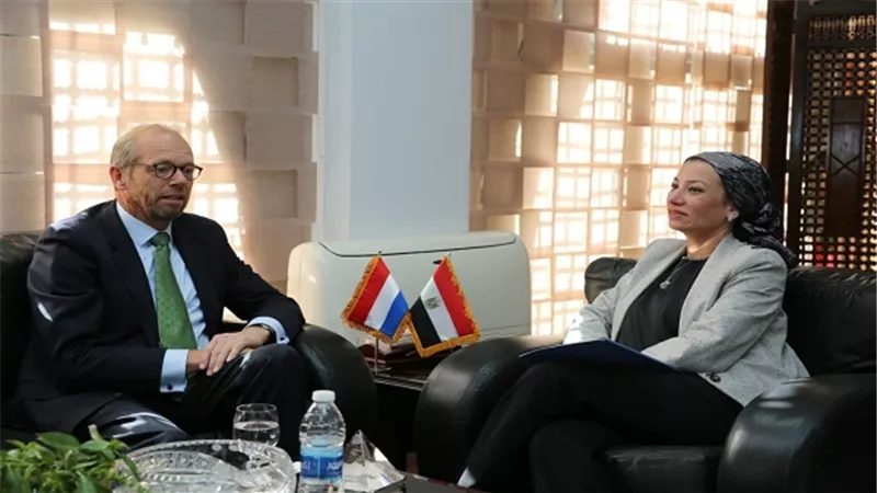 وزيرة البيئة تلتقى السفير الهولندى لبحث أوجه التعاون المشترك
