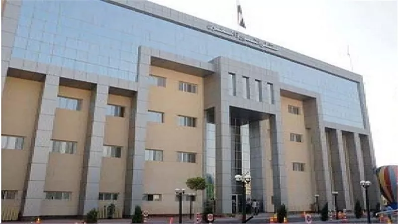 خبير عالمى فى جراحة العمود الفقرى بالمنظار  بمستشفى المنصورة العسكرى
