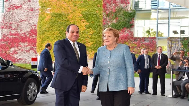 الرئيس السيسي يلتقى المستشارة الألمانية ويجري معها مباحثات قمة